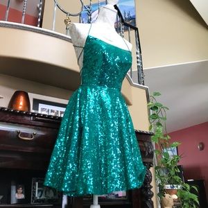 SHERRI HILL GREEN MINI DRESS